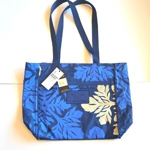 Go-To Tote in Awapuhi